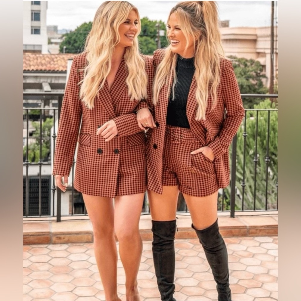 Bar III shorts suit